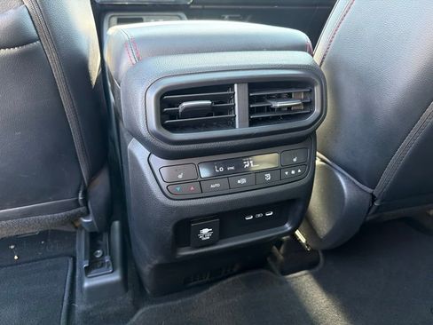 Used 2025 Honda Pilot Black Edition image 38