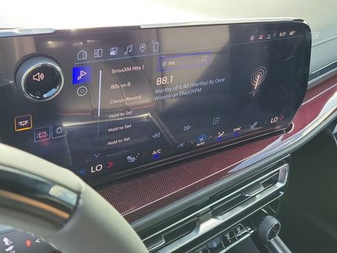 New 2026 Chevrolet Traverse Z71 w/ Enhanced Driving Package AWD/4WD image 31