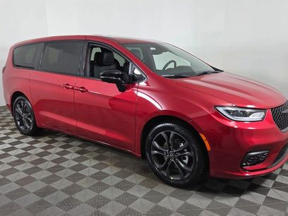 New 2026 Chrysler Pacifica Select