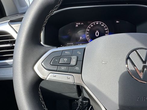 New 2025 Volkswagen Taos SE image 20