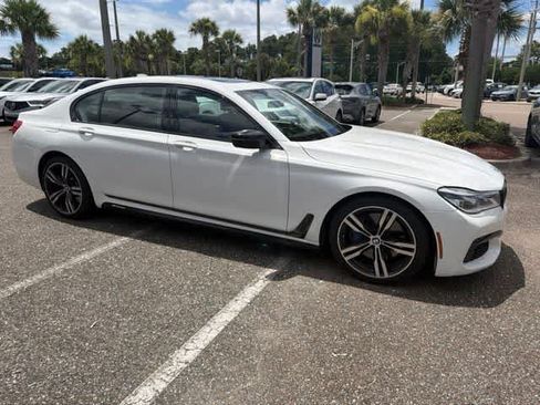 Used 2018 BMW 750i RWD image 14