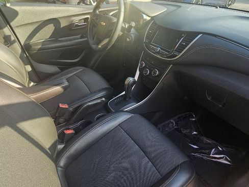 Used 2022 Chevrolet Trax LT FWD image 18