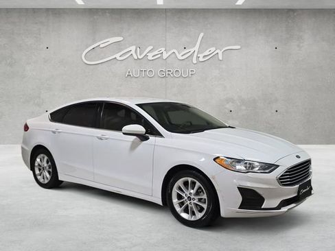 Used 2019 Ford Fusion SE image 2