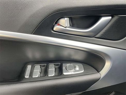 Used 2023 Genesis G70 2.0T image 15