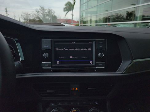 Used 2019 Volkswagen Jetta SE image 23