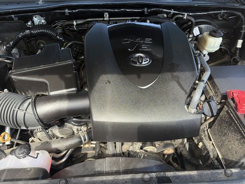 Used 2018 Toyota Tacoma TRD Sport w/ Technology Package AWD/4WD image 32