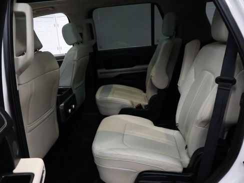 Used 2018 Ford Expedition Platinum AWD/4WD image 13