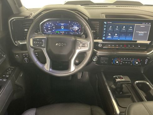 Used 2024 Chevrolet Silverado 1500 LT Trail Boss w/ Convenience Package II image 9