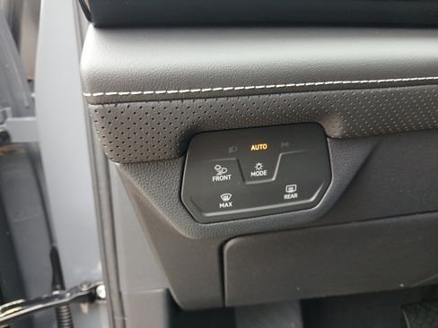 New 2026 Volkswagen Atlas SE FWD image 12