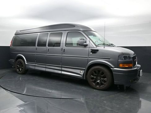 Used 2020 GMC Savana 2500 Extended w/ Enhanced Convenience Package RWD image 3