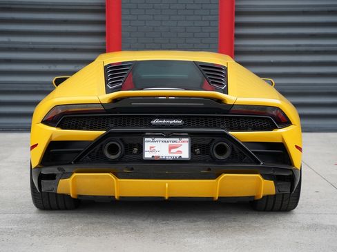 Used 2021 Lamborghini Huracan EVO image 6