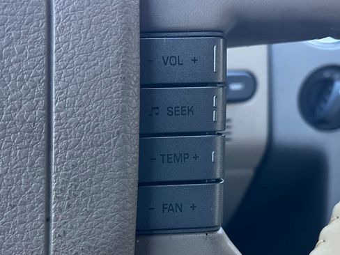 Used 2006 Lincoln Mark LT 4x4 image 50