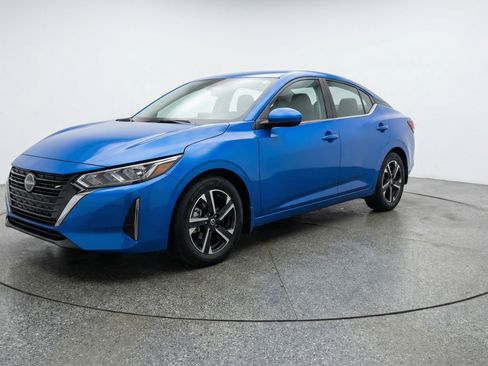 Used 2025 Nissan Sentra SV image 3