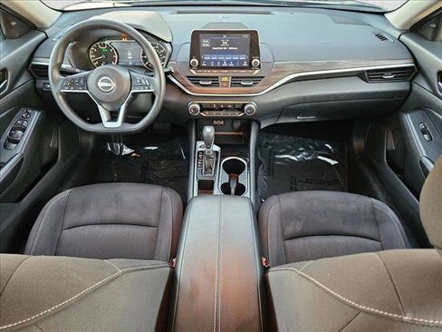 Used 2024 Nissan Altima 2.5 SV image 16