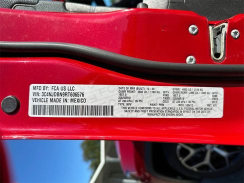 Used 2024 Jeep Compass Latitude image 30