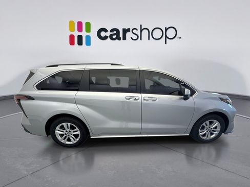 Used 2022 Toyota Sienna XLE w/ XLE Plus Package FWD image 6