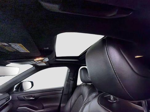 Used 2022 Toyota Highlander XSE FWD image 27