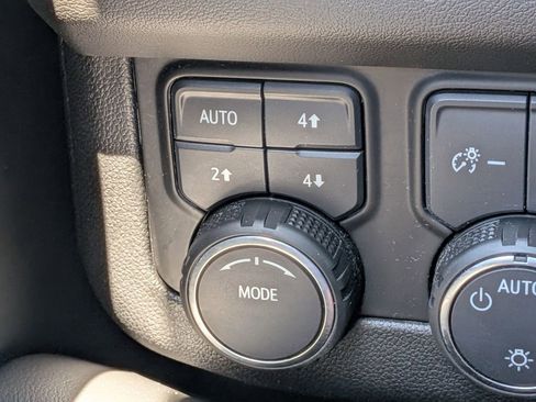 Used 2024 Chevrolet Tahoe Z71 w/ Luxury Package AWD/4WD image 28