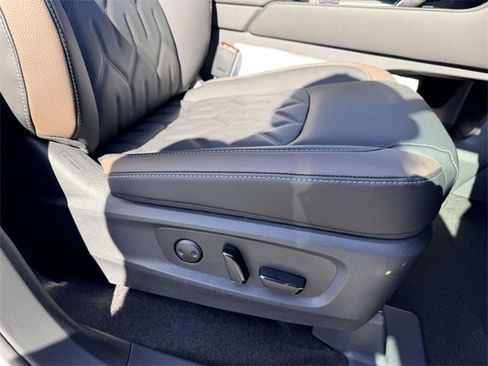 New 2026 Nissan Pathfinder Platinum w/ Cargo Package image 9