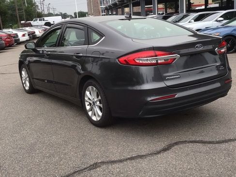 Used 2020 Ford Fusion SE FWD image 3