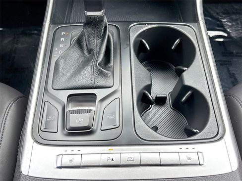 Used 2025 Kia Carnival FWD image 17