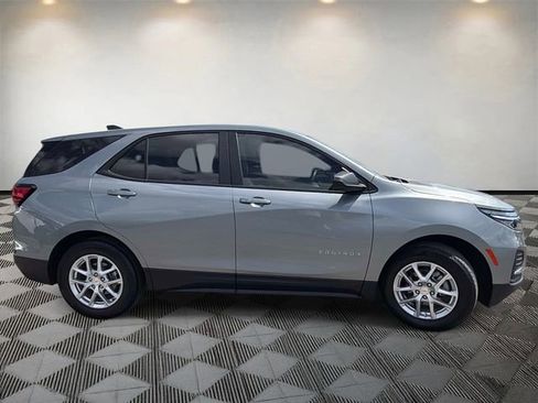 Used 2024 Chevrolet Equinox LS FWD image 4