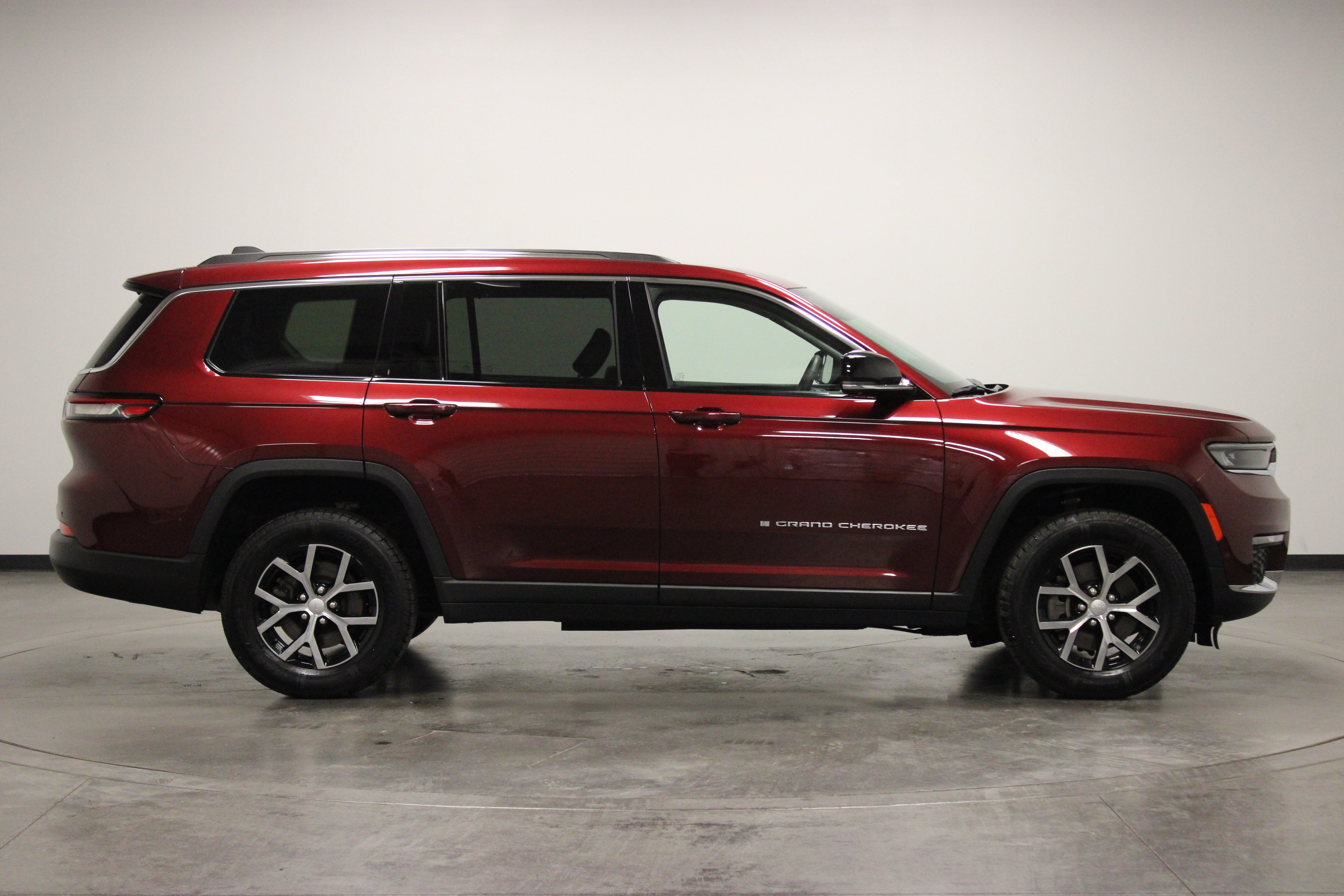 Used 2023 Jeep Grand Cherokee L Limited w/ Luxury Tech Group II AWD/4WD image 9