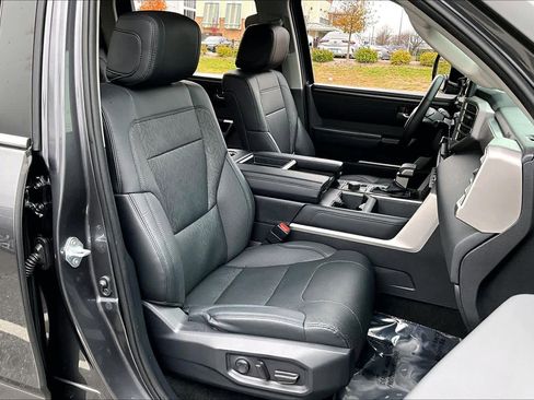Used 2024 Toyota Tundra Limited image 8