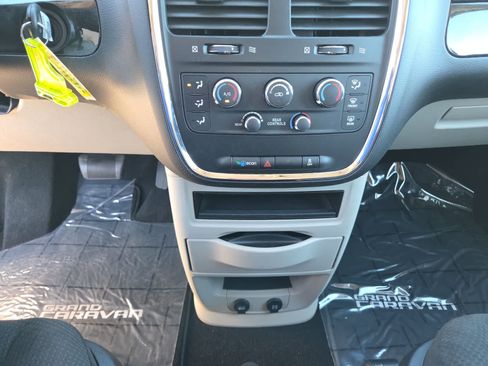 Used 2017 Dodge Grand Caravan SE w/ Power Window Group FWD image 25