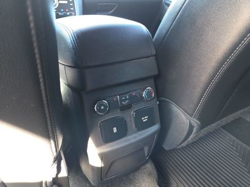 Used 2017 Ford Explorer Limited image 42