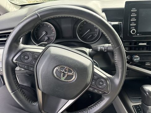 Used 2022 Toyota Camry SE image 16