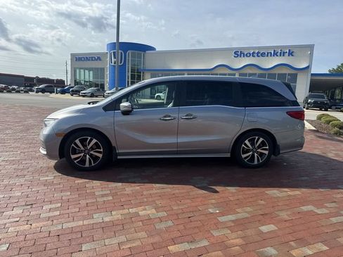 Used 2022 Honda Odyssey Touring image 3
