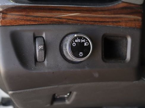 Used 2015 Cadillac Escalade Premium image 28