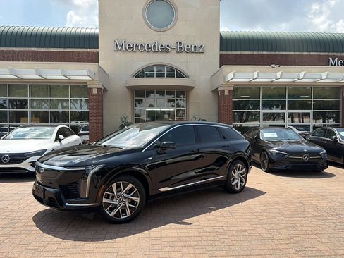Used 2025 Cadillac Optiq Luxury 1 w/ LPO, Floor Liner Package AWD/4WD image 5