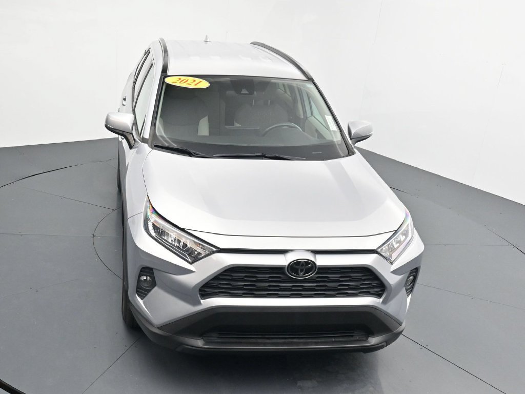 Used 2021 Toyota RAV4 XLE AWD/4WD image 28