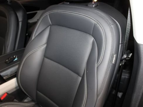 Used 2025 Lincoln Nautilus Premier AWD/4WD image 8