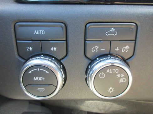 New 2026 GMC Sierra 1500 SLE w/ Max Trailering Package AWD/4WD image 15