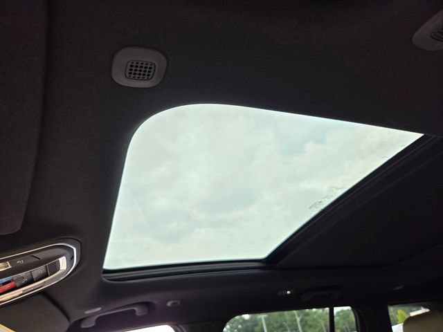 New 2026 Jeep Grand Cherokee Limited w/ Luxury Tech Group II RWD image 16