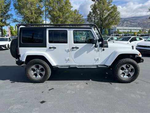 Used 2016 Jeep Wrangler Unlimited Sahara w/ Connectivity Group image 6