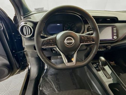 Used 2024 Nissan Kicks SR image 11