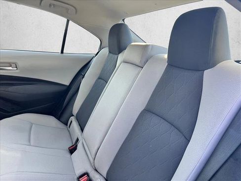 Used 2020 Toyota Corolla LE image 19