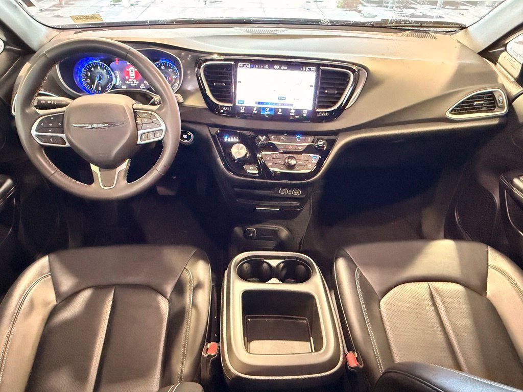 Used 2025 Chrysler Pacifica Select FWD image 12