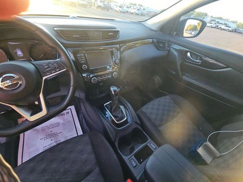 Used 2017 Nissan Rogue Sport SV w/ SV Premium Package image 11