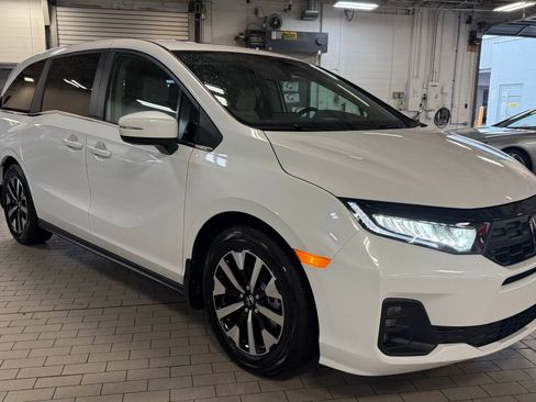 Used 2025 Honda Odyssey EX-L image 4