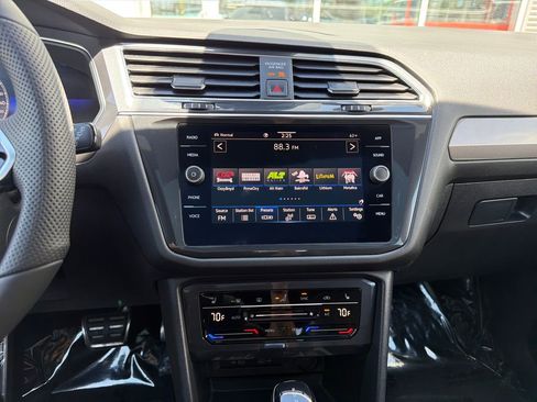 Certified 2022 Volkswagen Tiguan SE R-Line AWD/4WD image 20