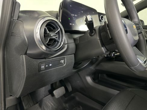 New 2025 Chevrolet Equinox EV LT image 51