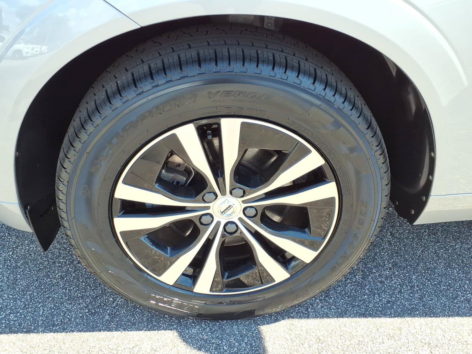 Certified 2023 Volvo XC60 B5 Core w/ Climate Package AWD/4WD image 11