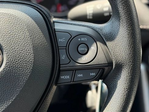 Used 2021 Toyota RAV4 LE AWD/4WD image 8