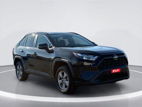 Used 2025 Toyota RAV4 XLE AWD/4WD image 6