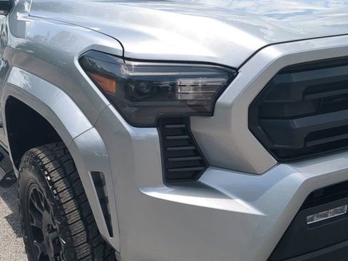 Used 2025 Toyota Tacoma SR5 AWD/4WD image 9